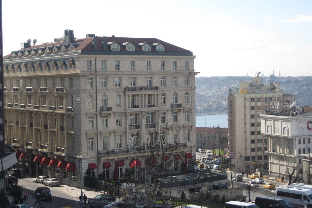 The façade of the Pera Palace Hotel